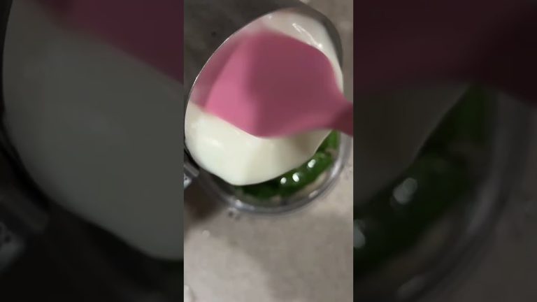 The Best and Super Delicious Banana and Spinach Smoothie Recipe Ever!