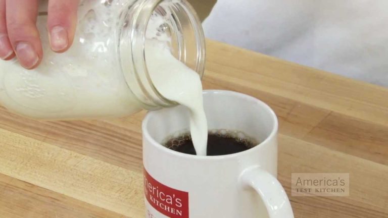 Super Quick Video Tips: How to Make Foamed Milk Using a Mason Jar