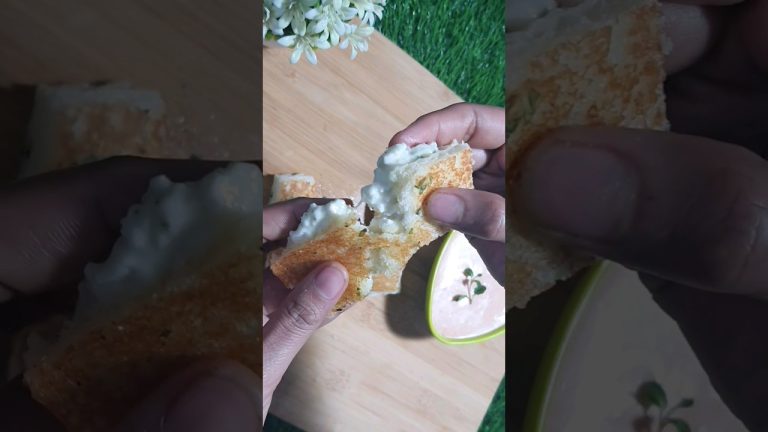 Creamy Garlic Bread Recipe Kuch Alag Ho Jaye 😋 | Paneer Garlic Bread #shorts #viral #bread #trending