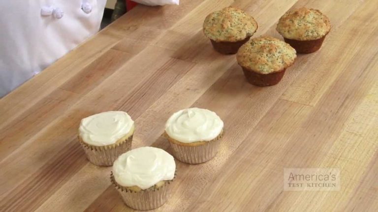 Super Quick Video Tips: What’s the Difference Between a Muffin and a Cupcake?