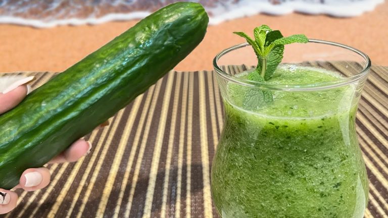 Be hard and strong like steel with this cucumber and mint smoothie! Simple and quick recipe!