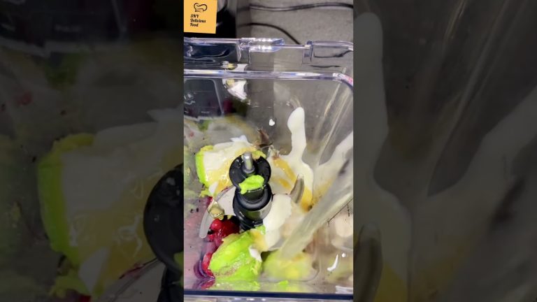 Mixed Berry and Avocado Smoothie #smoothie #shorts #berry #avocado #healthylifestyle