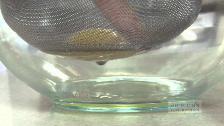 Super Quick Video Tips: How to Make Prettier Poached Eggs