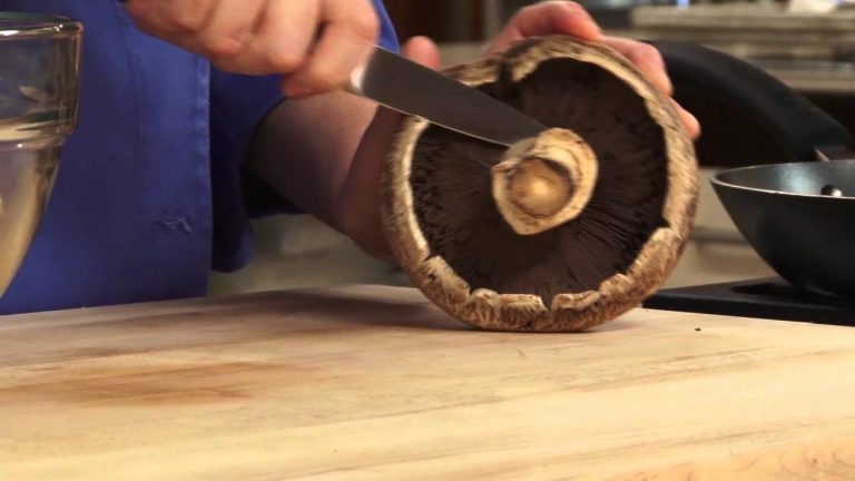 Learn To Cook: How to Properly Prepare Portobello Mushrooms