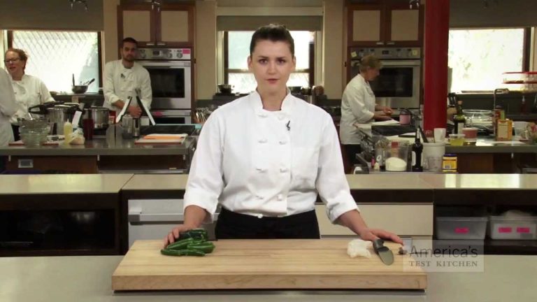 Super Quick Video Tips: The Dos and Don’ts of Handling Chiles
