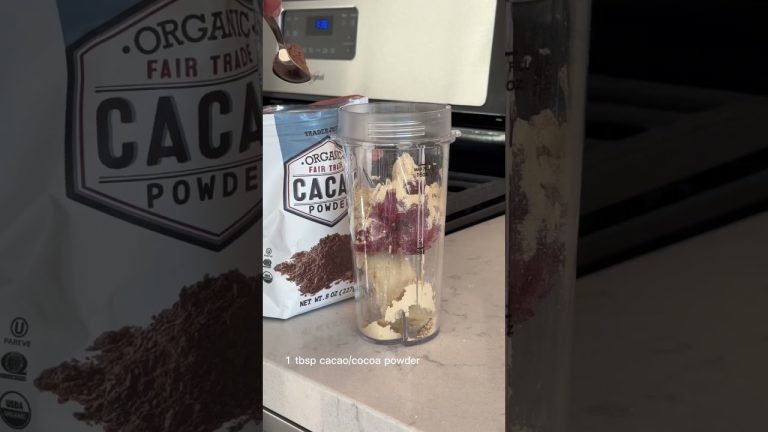 valentine’s day chocolate strawberry protein smoothie recipe #healthyrecipes #plantbased