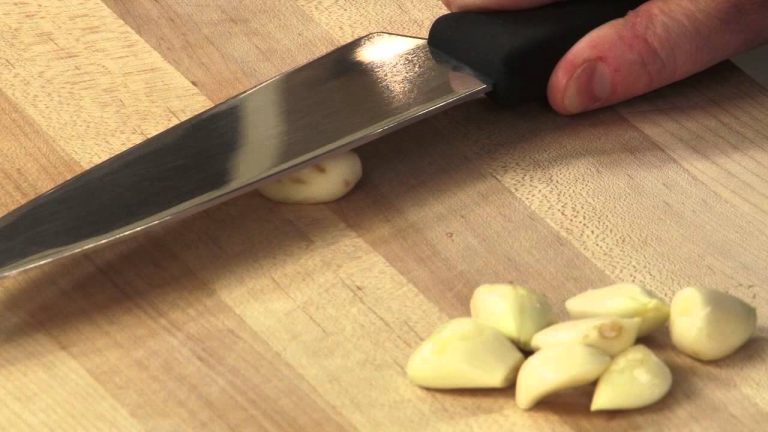 Cooking School: How To Mince Garlic… Fast