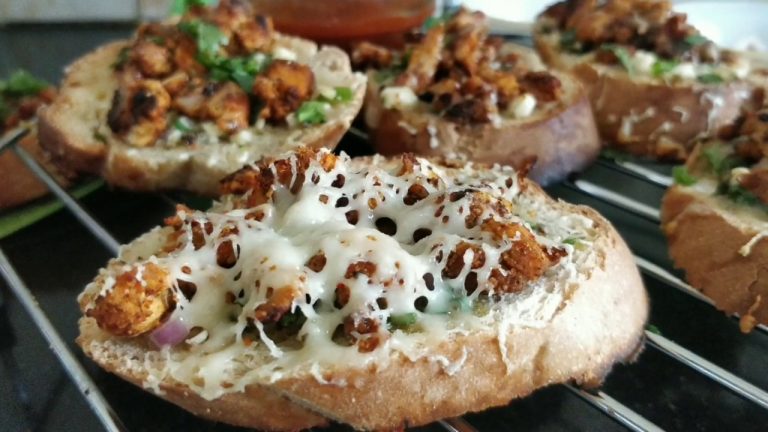 Chicken Garlic Bread Recipe | 15 minute Party Snacks | Easy Garlic Bread Recipes