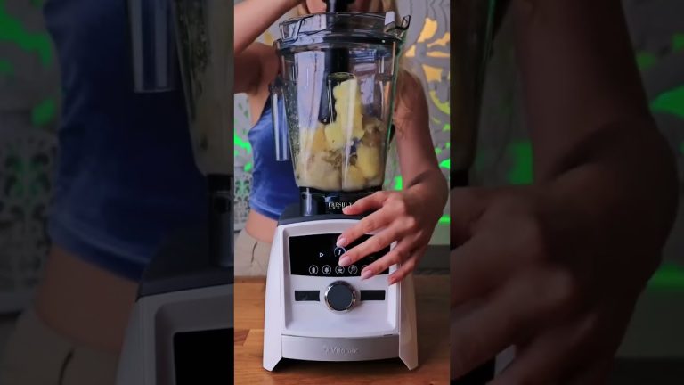 How to make GREEN smoothie but no greens 🤔smoothie recipe #shorts