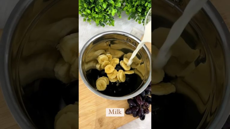 Black Grapes Banana Smoothie😍 | Tarini Rasoi | #shortsfeed #shorts #smoothie