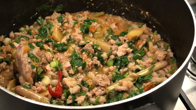 Hmong Recipes: Pork with Tomatoes, Ginger and Lemongrass