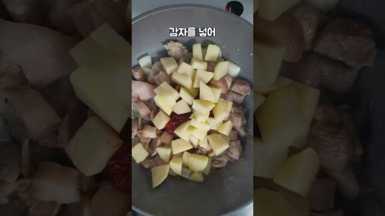 돼지짜글이는 이렇게 만들어드세요😍 매콤칼칼한 맛에 밥 한 공기 뚝딱!