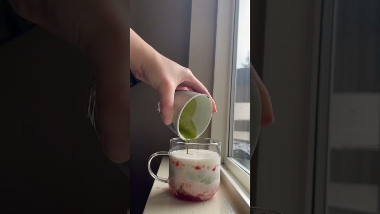 Strawberry matcha ASMR #latteart