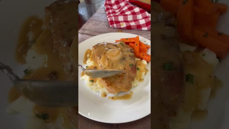 You’re going to love my smothered pork chops recipe! #porkchoprecipes #smotheredporkchops #shorts