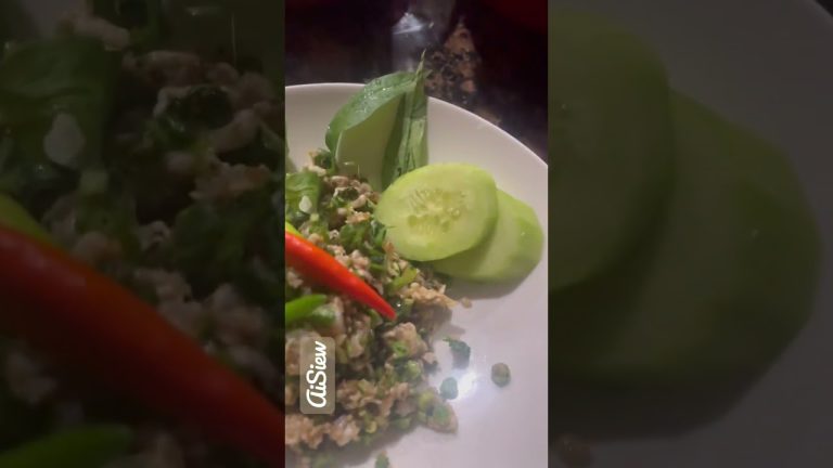 Eating: Larb Goong (shrimp salad) | aroyna2021 | AiSiew | 🇱🇦