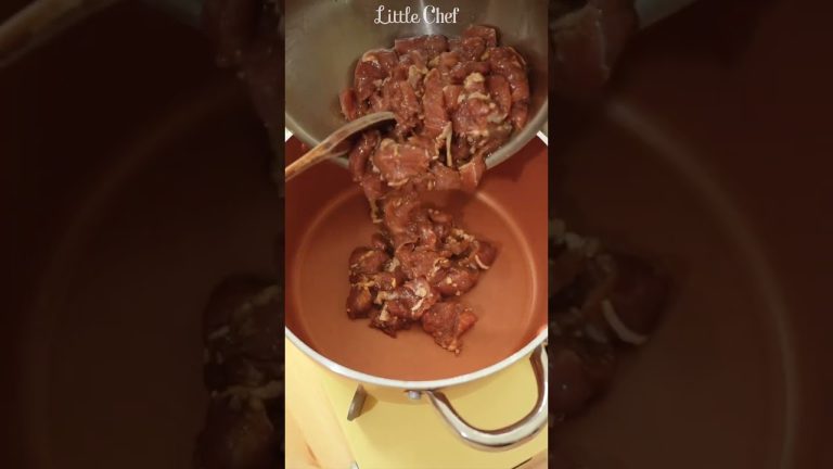 Seogogi Mu Guk 소고기 무국 (Beef and Radish Soup) – A CLASSIC Korean soup that's healthy and delicious!