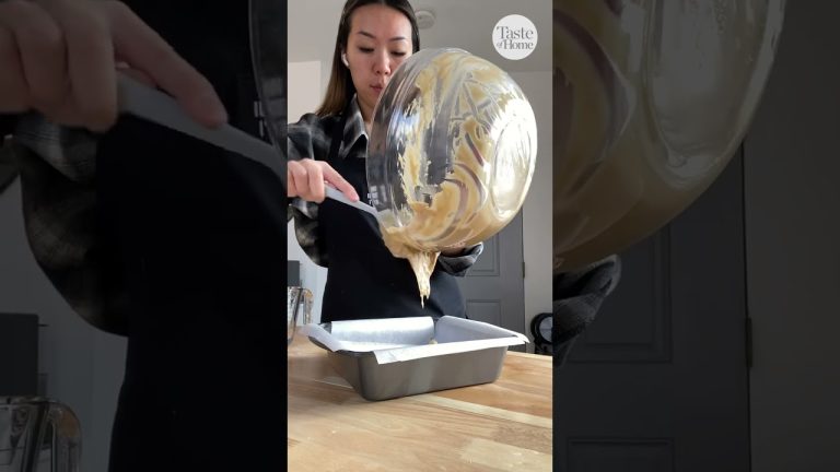 These banana bread snack cakes are the perfect little treat! #shorts