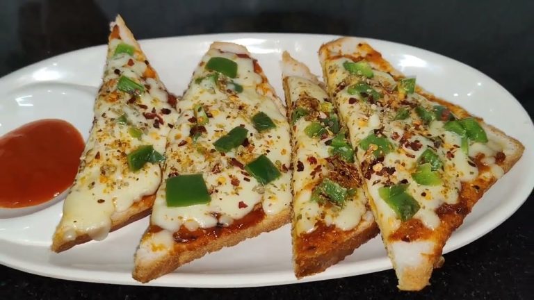 Capsicum Bread Pizza Recipe – Quick Bread Pizza Recipe | Bread Pizza on Tawa in Hindi
