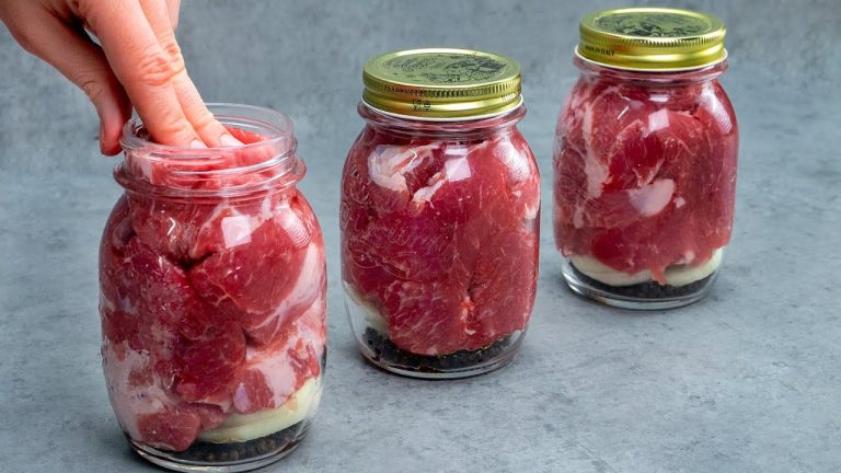 Without dirty vessels! Pork meat in the jar and the dinner is ready