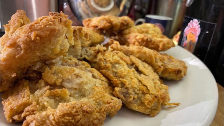 THIS HAS TO BE MY ABSOLUTE FAVORITE WAY TO COOK AND ENJOY PORK STEAKS/OLD SCHOOL FRIED PORK STEAKS