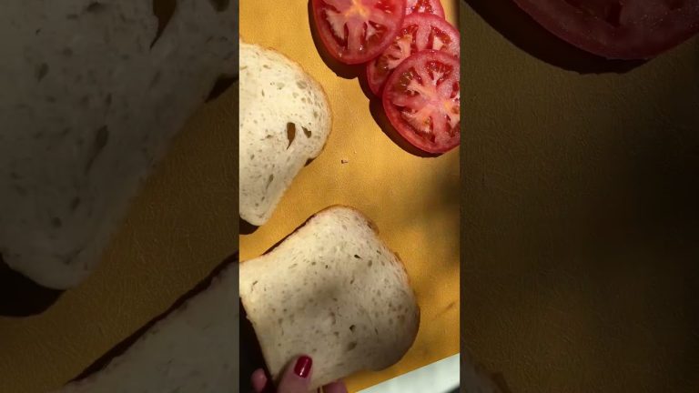 A perfect tuna melt sandwich 🥰 #sandwich #tuna #tunamelt #recipe #cheese #delicious #shorts