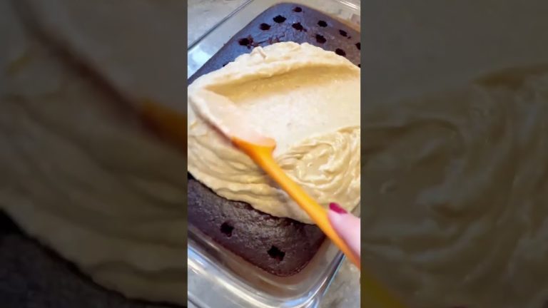 Reese’s peanut butter cup poke cake #pokecake