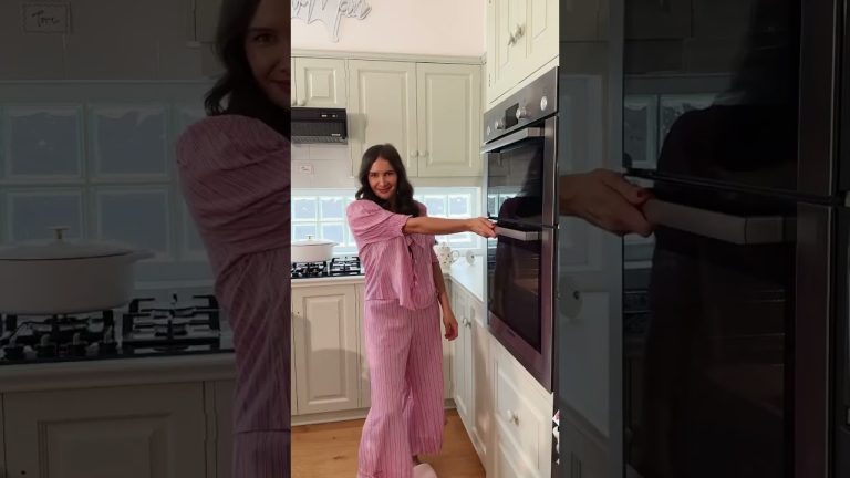 Banana bread just got better. 😍 Easy #recipe for Banana Bread Bars w/ Cream Cheese Frosting #shorts