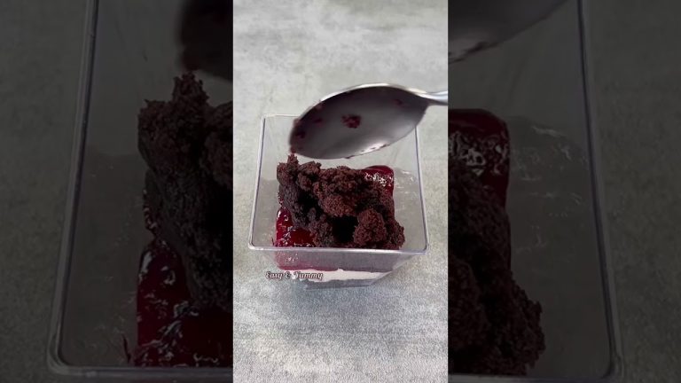 Black Forest no bake dessert cups 🍒🤤 Full recipe on the channel, link in description 👌