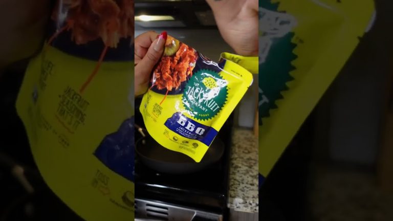 BBQ Kale & Jackfruit Salad #saladrecipe #salad #healthyrecipes