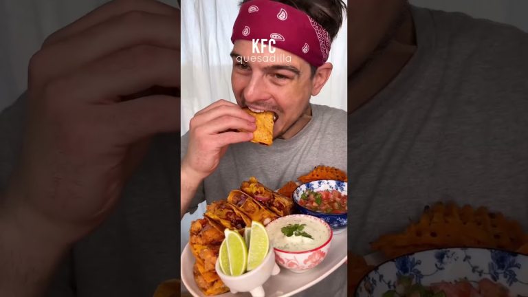 KFC fried chicken quesadilla with cheddar cheese & bbq sauce🥰🌮🍗| RECIPE in description| CHEFKOUDY