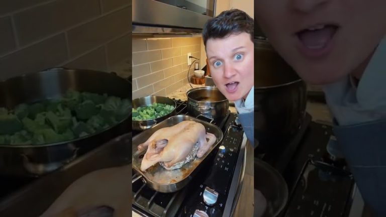 MERRY CHRISTMAS, LITTLE CHEF #viral #chef #cooking #yum #christmas #recipe #pekingduck #duck #dinner