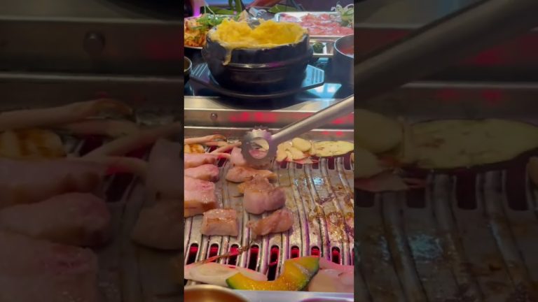 Yummy Korean BBQ. You must try !🥩🇰🇷 #shorts  #koreanbarbeque #samyanmitrtown #ssamthingtogether