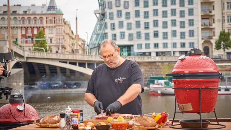 Americká BBQ klasika na hausbotu na Vltavě – Vepřová BBQ žebra v centru Prahy #332