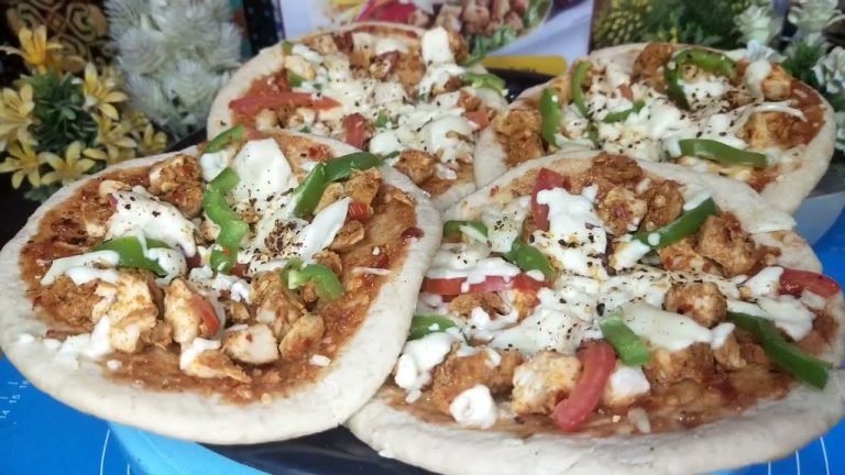 How To Make Min BBQ Chicken Pizza 🍕🍕🍕 | Quick Mini Pizza Recipe | Madiha Kitchen Food