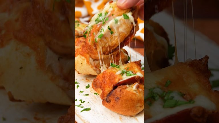 BBQ CHICKEN GARLIC BREAD 🥖  #Shorts #Foodie #BBQGarlicBread #GarlicBread #FoodHacks #Barbeque #BBQ