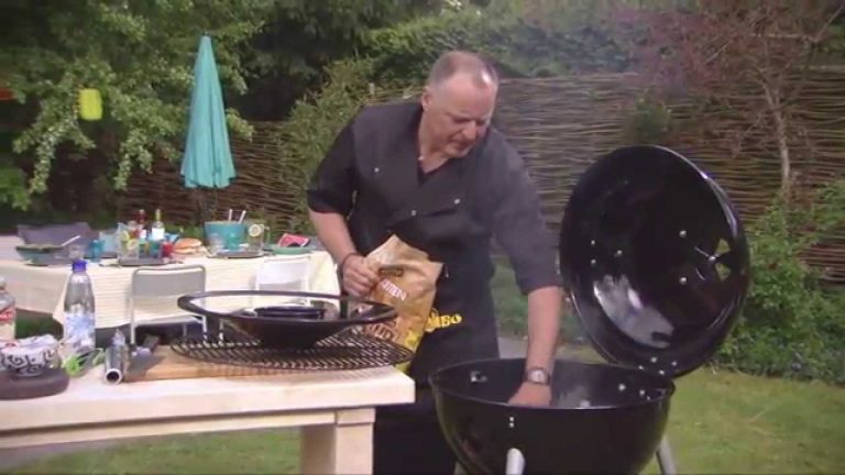 BBQvideo: Een houtskoolBBQ aansteken