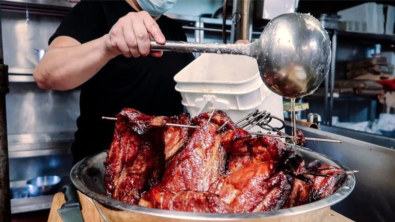 Chinese BBQ (crispy pork roast, char siu, roast duck) – Hong Kong street food