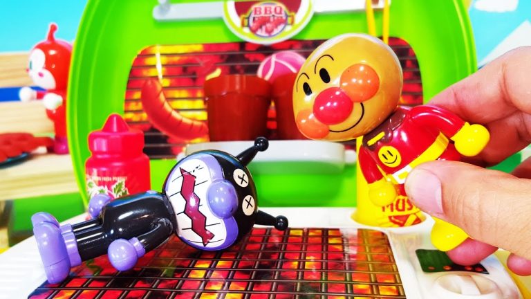 アンパンマン アニメおもちゃ みんなでBBQしよう❤バイキンマンが火の中に落ちちゃった！