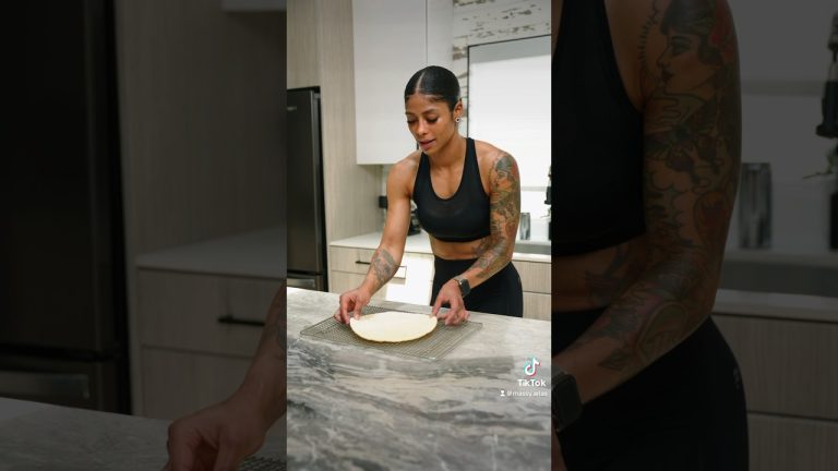 Why order it when you can make it at home? BBQ Chicken Pizza 🍕 #fitness #foodie #tips