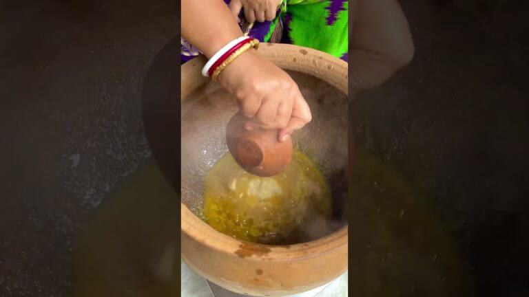 মাটির হাঁড়িতে করলাম Chicken recipe #shorts