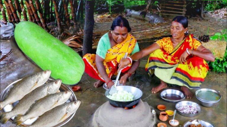 amazing sea fish curry and ashgourd recipe cooking in rainyday by santali tribe women||rural India
