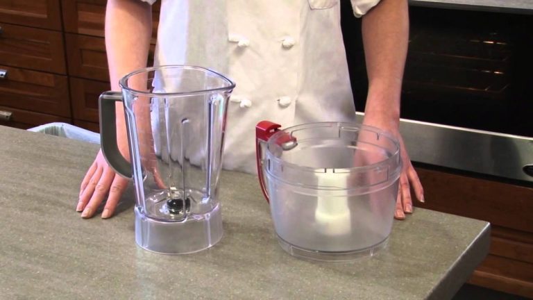 When Should You Use a Blender Versus a Food Processor?