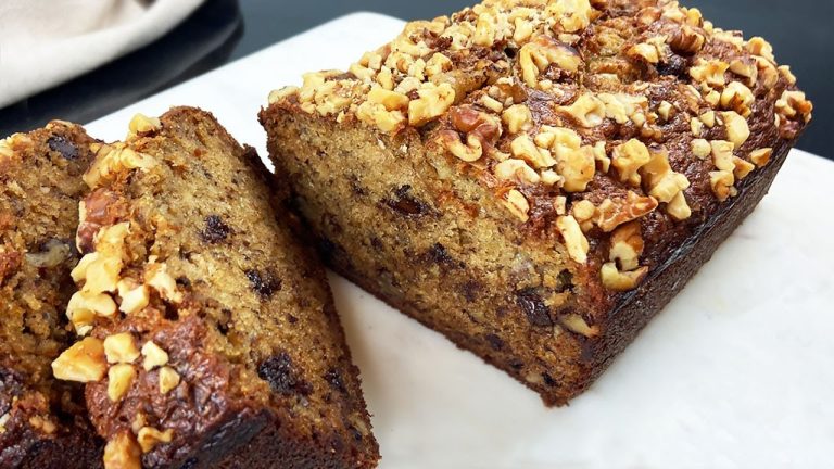 Easy Moist Banana Bread Recipe with Brown Sugar and Walnut