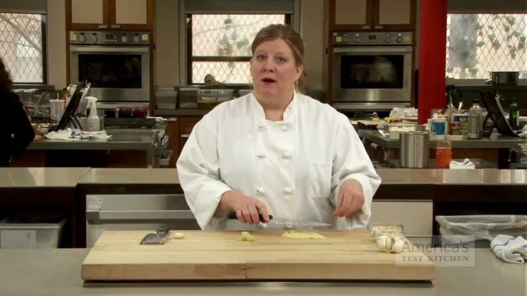 60-Second Video Tips: How to Make Garlic Paste