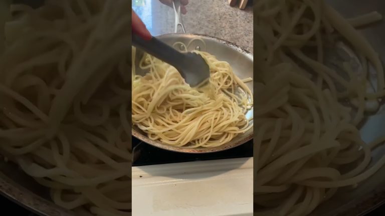 Pasta Aglio Olio: cheap, simple, and yummy #shorts #cooking #pasta #easymeals #fyp￼