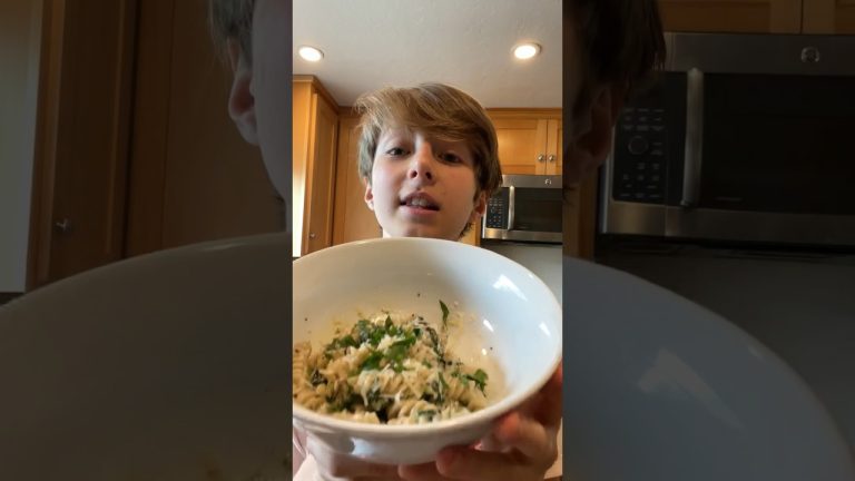 Creamy Spinach Pasta! #shorts #fyp #viral #cooking #food #chef #recipe #cheese #pasta #trending