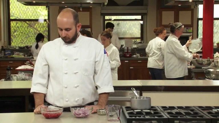 60-Second Video Tips: How to Make Awesome Pickled Onions