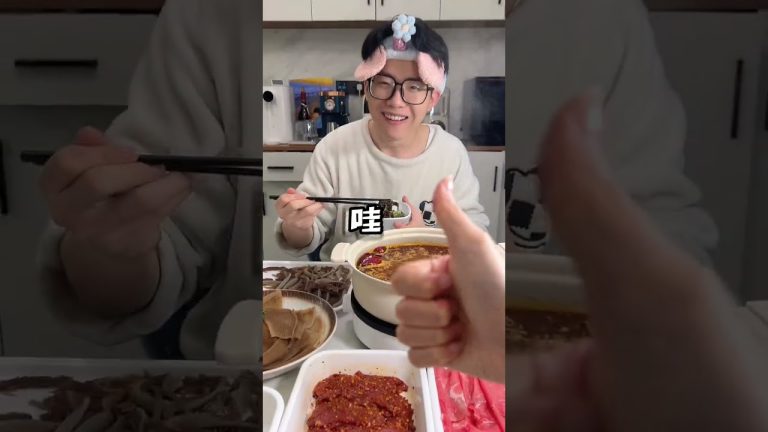 在家就能做的懶人版麻辣火鍋，又麻又辣，各種肉吃到爽 #糊弄女朋友美食 #郭師傅與單大廚 #美食