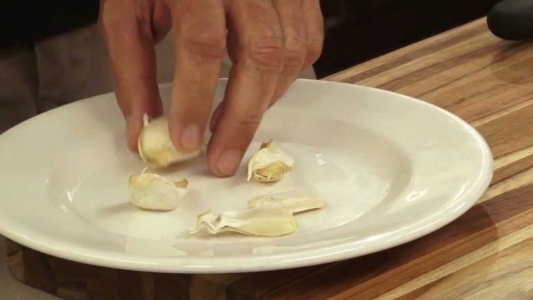 60-Second Video Tips: 3 Easy Ways to Peel Garlic