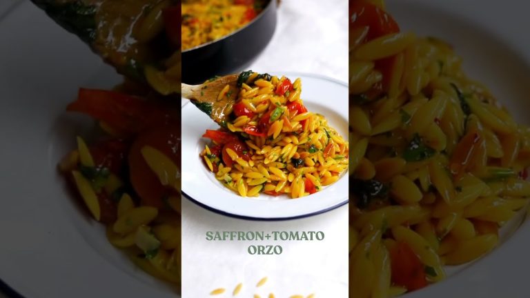 PASTA THAT LOOKS LIKE RICE😌 delicious saffron and tomato orzo recipe by @ellyaeats #shorts